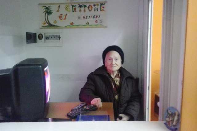 ''Il divertimento dei bimbi'': a Corato le giostrine di una coppia di 80enni